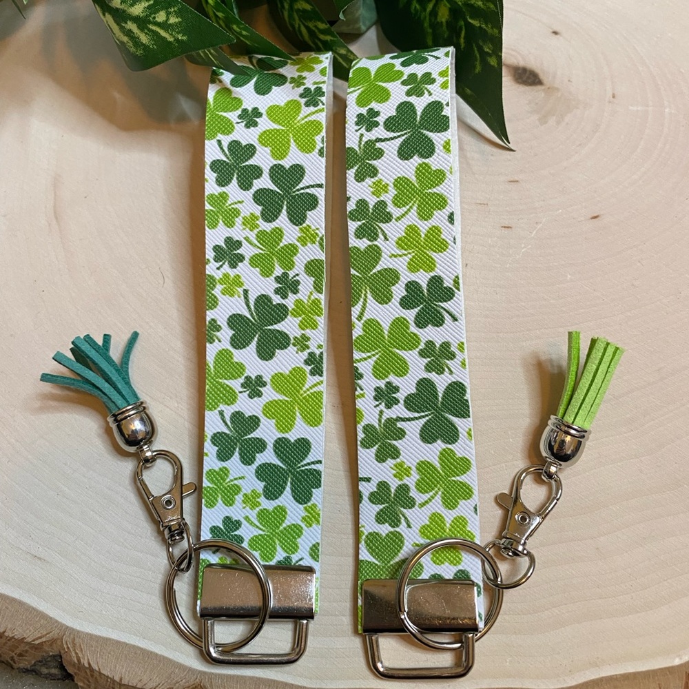 St. Patrick Day 3 Leaf Clover Women’s Keychain (price is for 1)